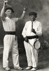 1933
