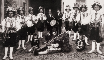 1928